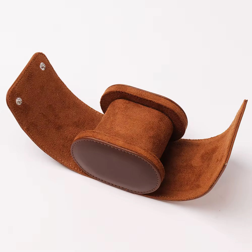 SINGLE SLOT BROWN LEATHER WATCH ROLL TRAVEL CASE.
